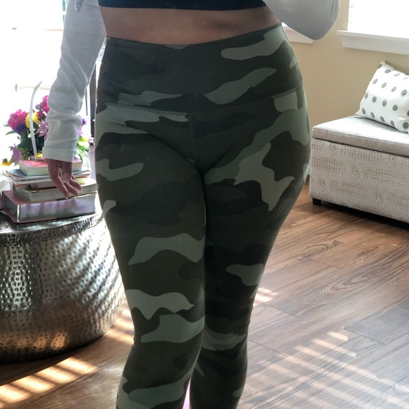 PINK Victoria Secret Camo Leggings - Picture 2 of 4